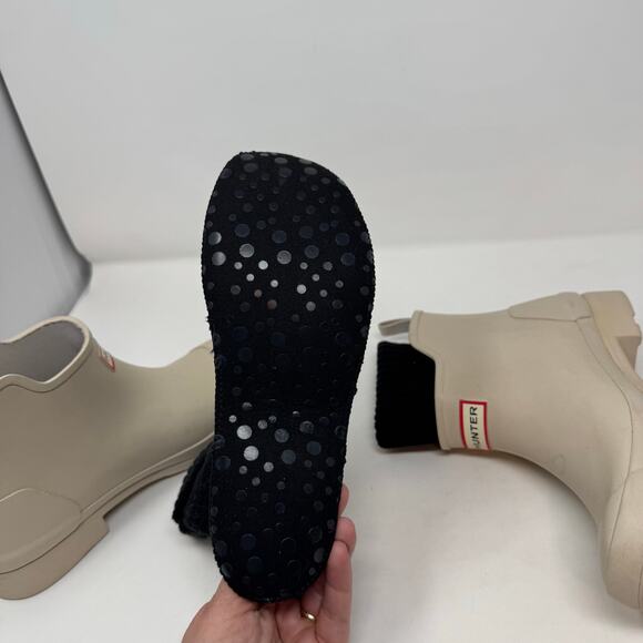 Hunter Play Short Rain Boots Womens 6 Zinc Light Beige Boot Socks Chore READ - Picture 8 of 10